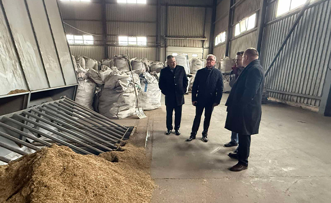 «Валерий Малашко и Дмитрий Пимошенко посетили ОАО “Могилевские семена трав” в преддверии 40-летия чернобыльской катастрофы»