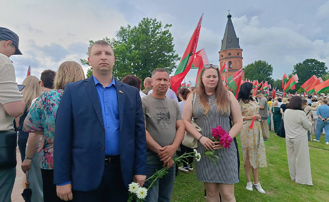 Сотрудники ОАО «Могилевские семена трав» приняли участие в митинге-реквиеме «Звон скорби» у мемориального комплекса «Буйничское поле»